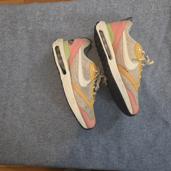 Nike Air Max Dawn Sneakers - Picture 3 of 4